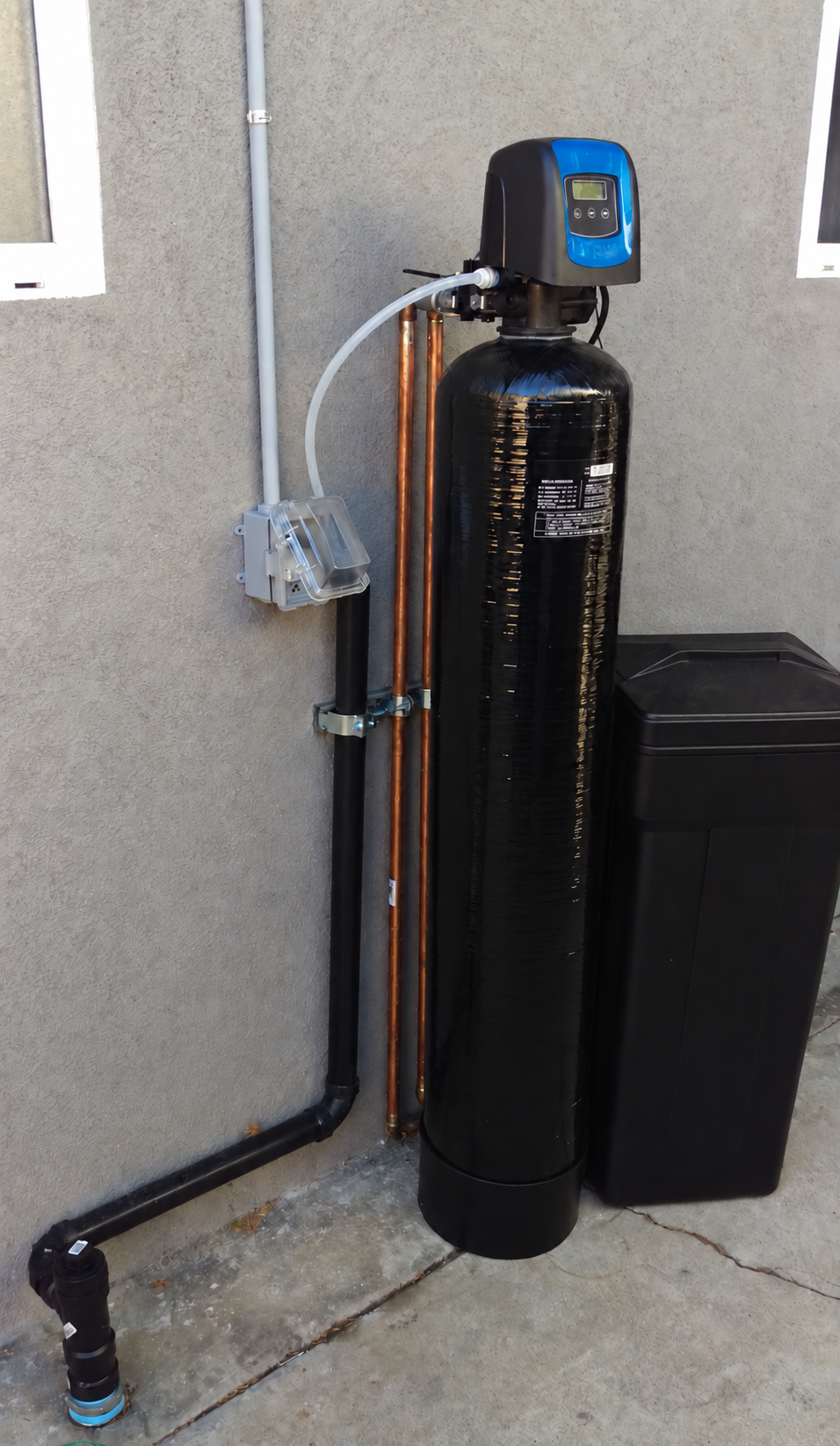 Installed water softener with Fleck 5800 control valve and salt tank