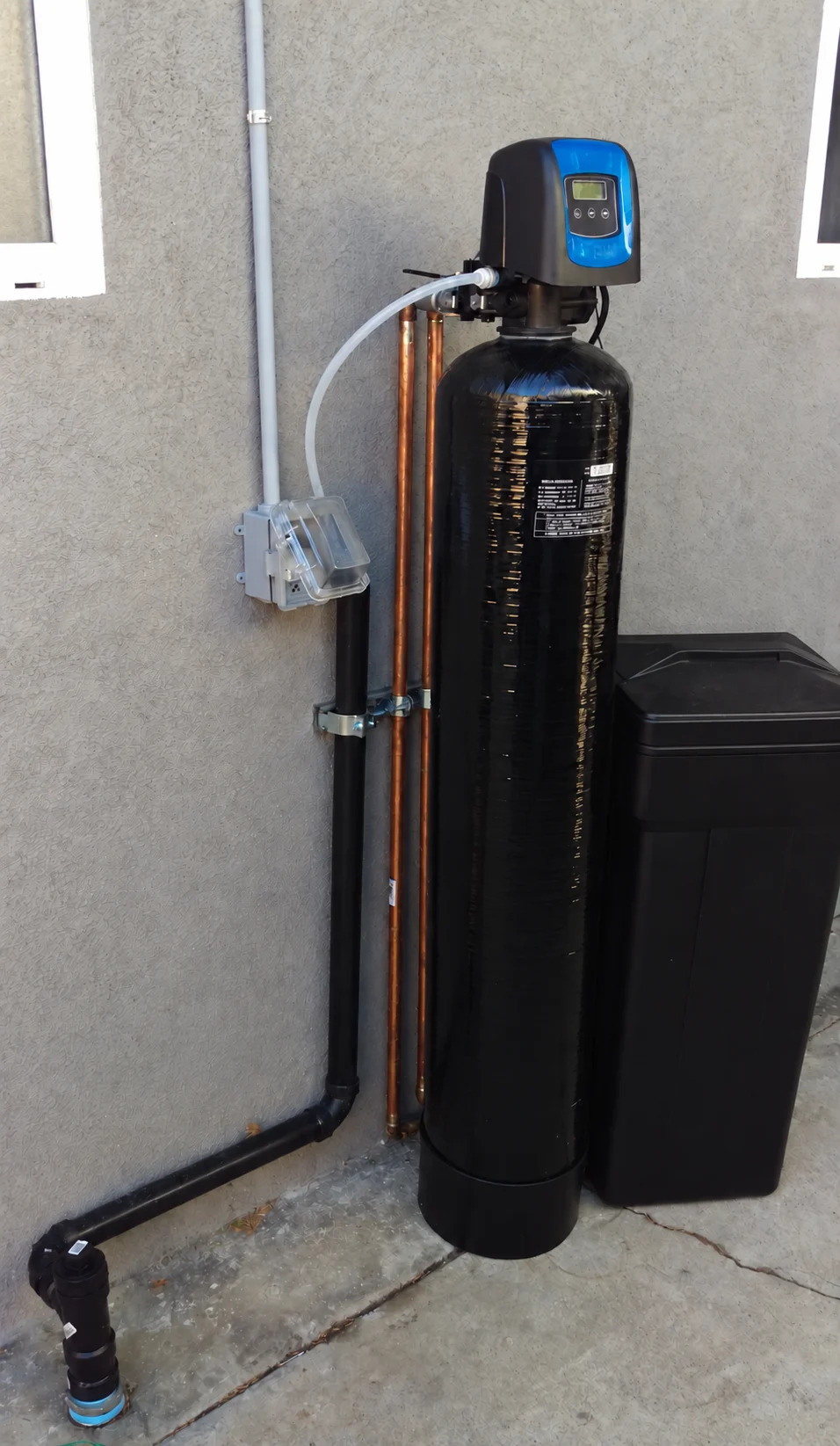 Installed water softener with Fleck 5800 control valve and salt tank